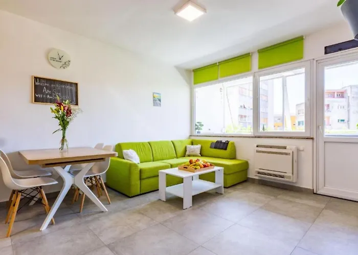 Artsea Apartment *